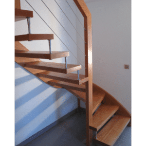 17-01 Escalier moderne suspendu, rampe câble inox
